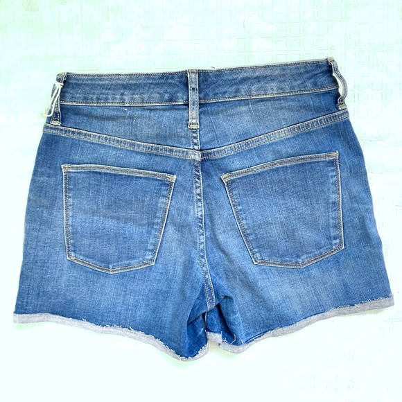 Universal thread mid rise shorts - Picture 2 of 4